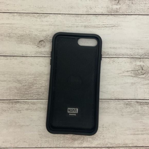 Marvel Avengers IPhone 7/8 Plus Case by Otterbox Slightly Used - Picture 5 of 11